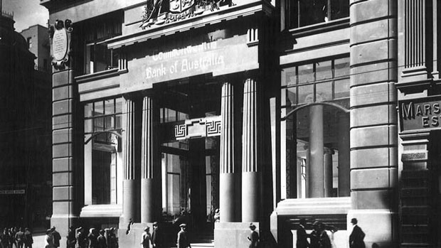 Photograph of Pitt Street façade of the completed Commonwealth Bank of Australia’s head office, Sydney, 15 September 1916. PN-003136
