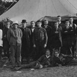 Commonwealth Bank of Australia AIF Depot at Broadmeadow, Victoria with the staff and soldiers outside the temporary premises, May 1915. PN-000069
