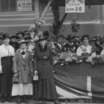 Commonwealth Bank of Australia staff members raising money at the first ‘Hospital Saturday Fund’, outside the Commonwealth Bank head office in Moore Street (now Martin Place), Sydney, 1917. The money raised on Hospital Saturdays helped to support local hospitals. PN-001503