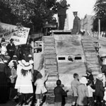 Near the Randwick Town Hall on Avoca Street, Randwick, Sydney, the Mayor, Alderman H Goldstein, mounted the model tank to speak, followed by the Reverend CH Tabot, 4 April 1918. £17,190 was raised from the suburb. PN-001756
